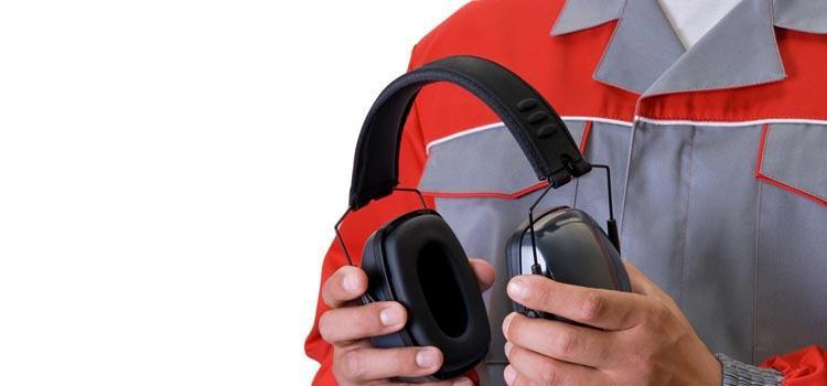Noise cancelling headphones